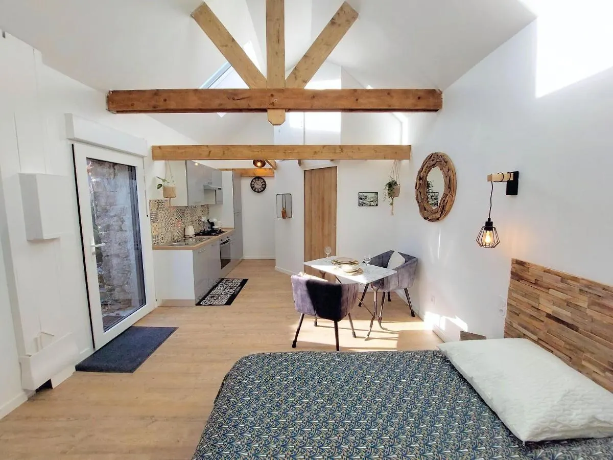 Charming Granite Stone Cottage Between Land And Sea, In St Pol De Leon Saint-Pol-de-Leon