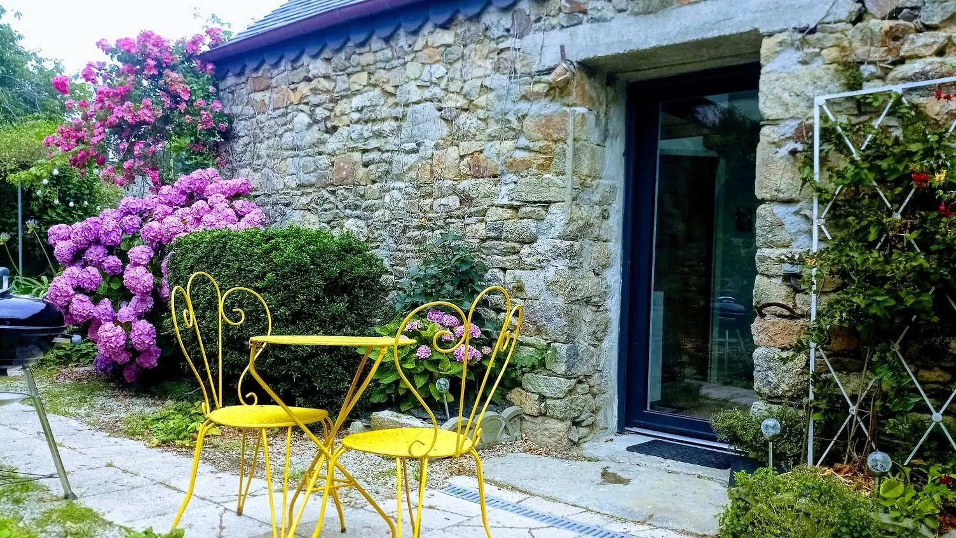 Holiday home Charming Granite Stone Cottage Between Land And Sea, In St Pol De Leon Saint-Pol-de-Leon