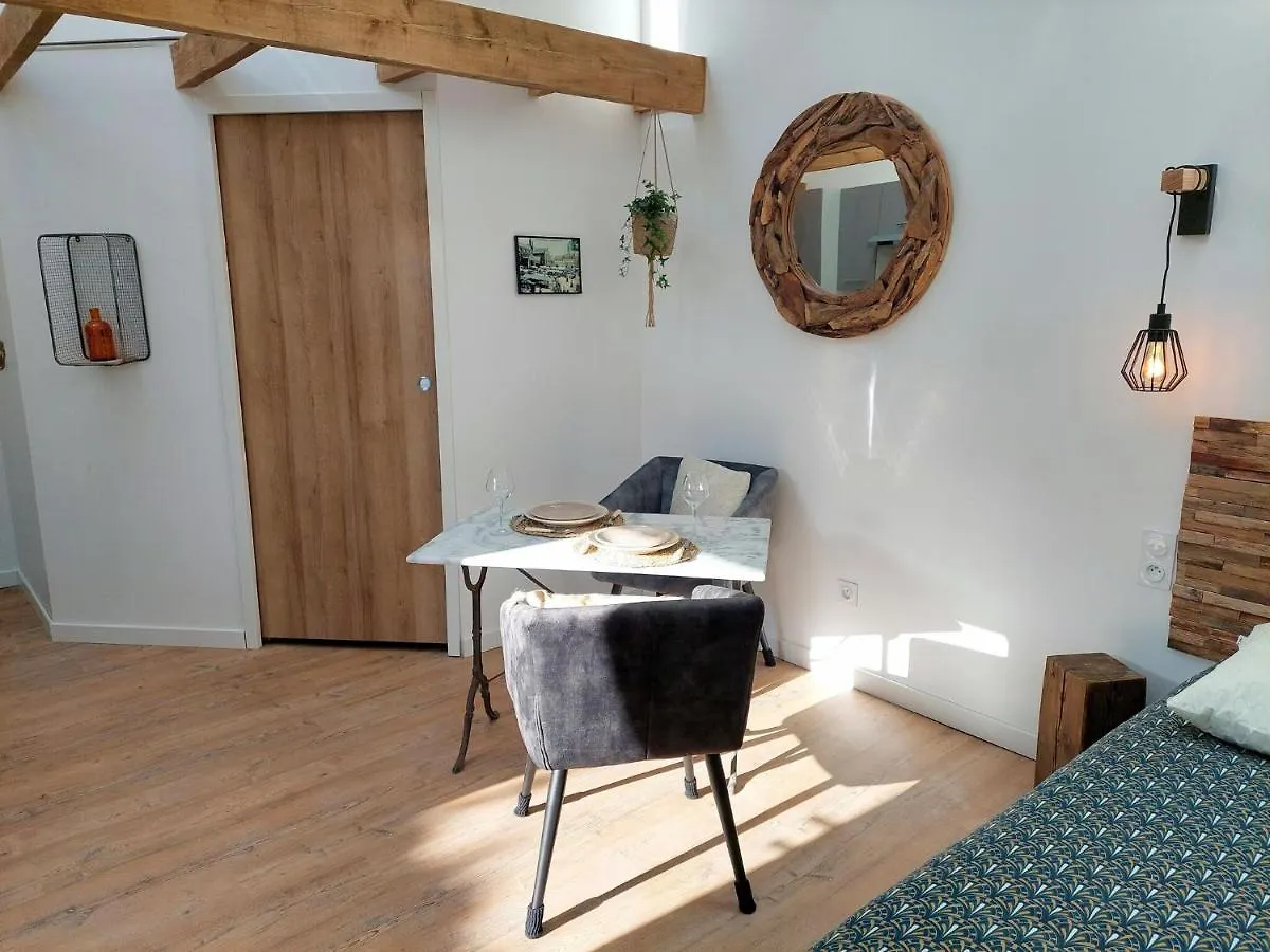 Charming Granite Stone Cottage Between Land And Sea, In St Pol De Leon Saint-Pol-de-Leon 0*,