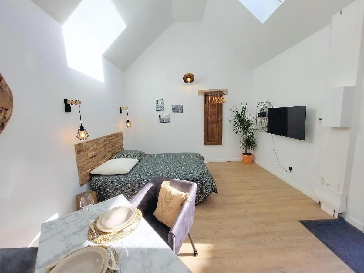Holiday home Charming Granite Stone Cottage Between Land And Sea, In St Pol De Leon Saint-Pol-de-Leon